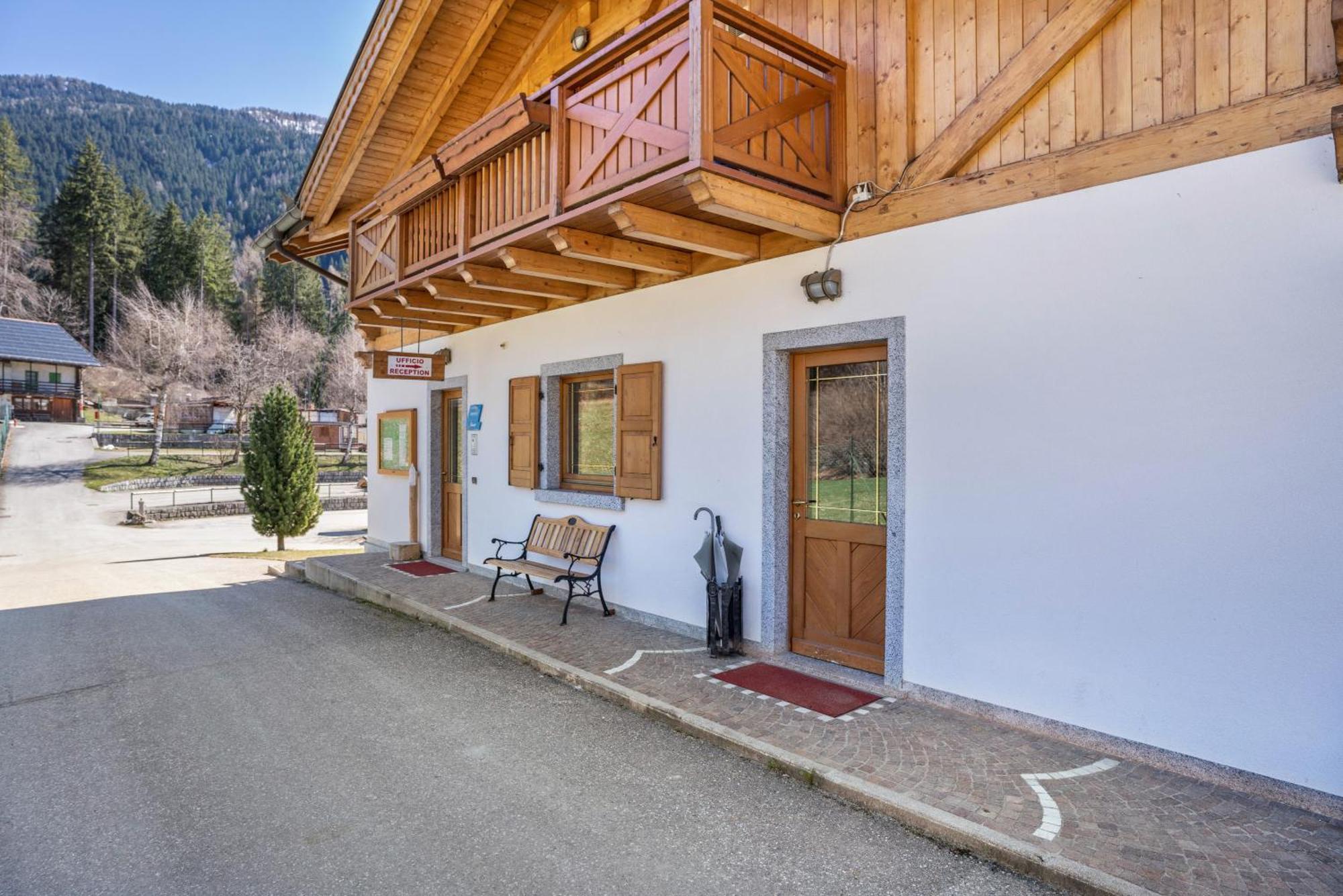 Chalet Camping Fae 3 Vila Madonna Exterior foto