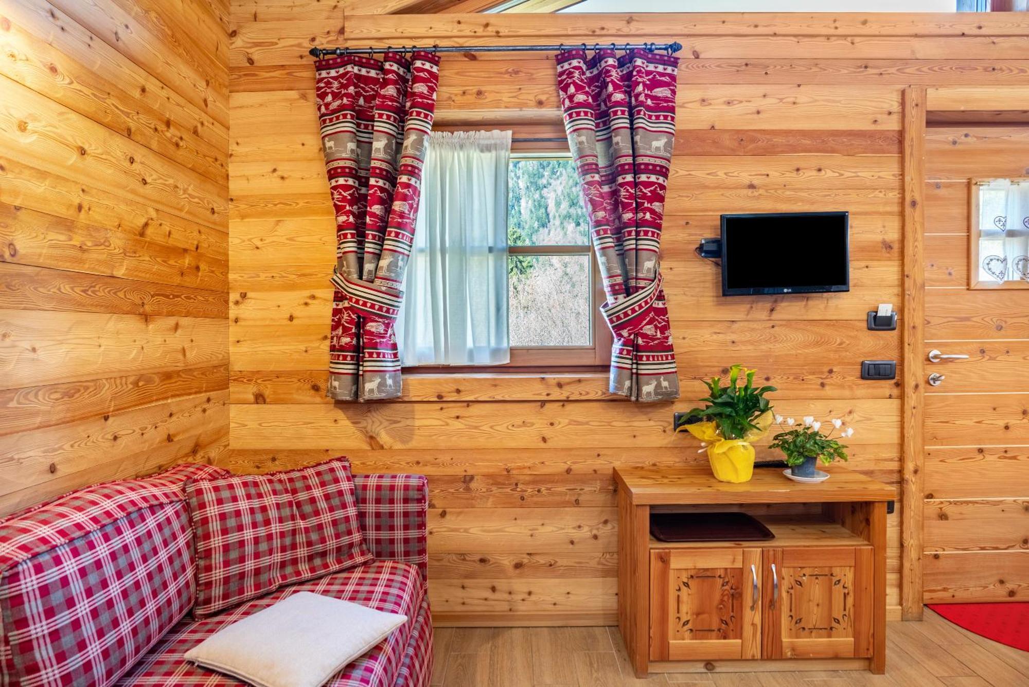 Chalet Camping Fae 3 Vila Madonna Exterior foto