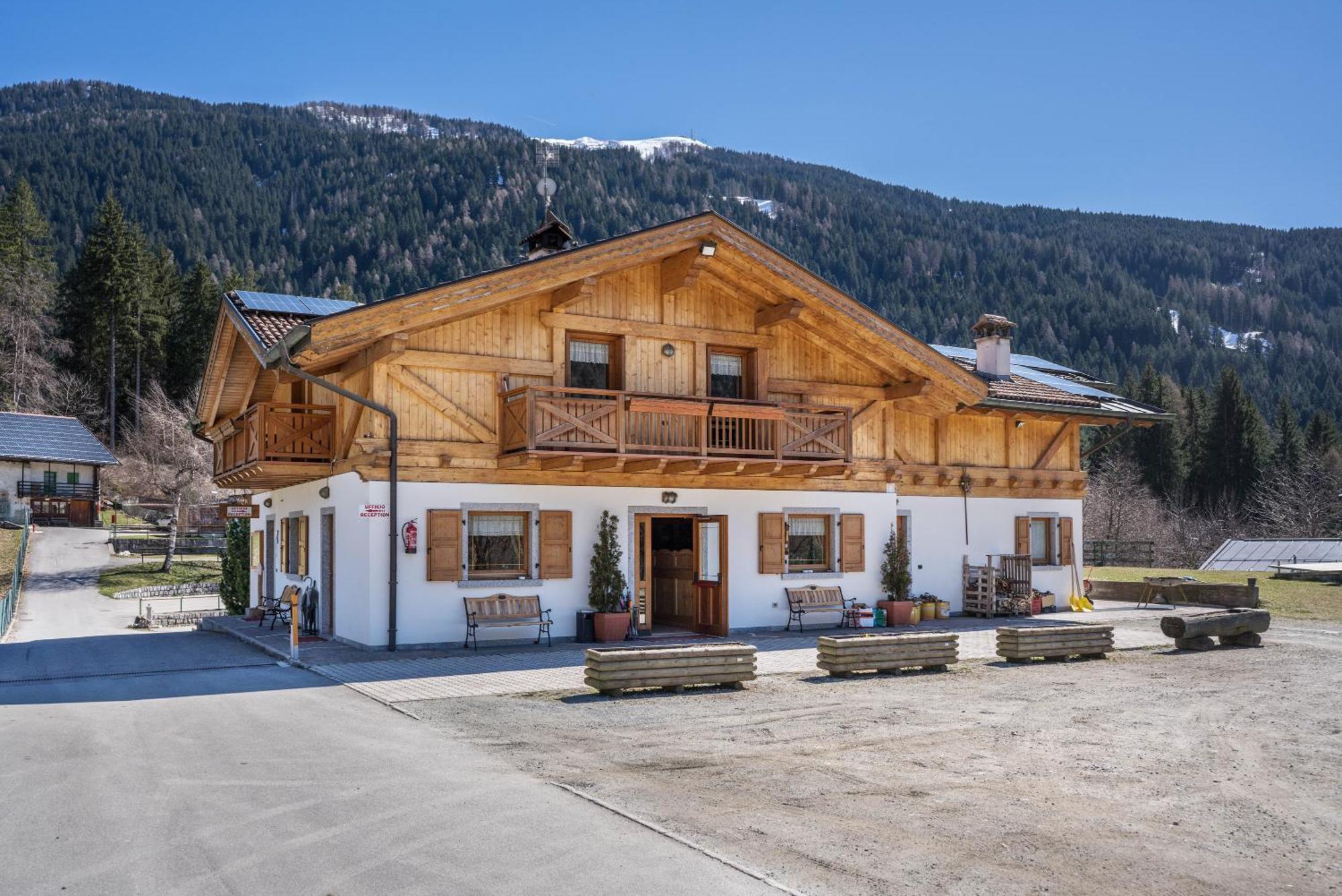 Chalet Camping Fae 3 Vila Madonna Exterior foto